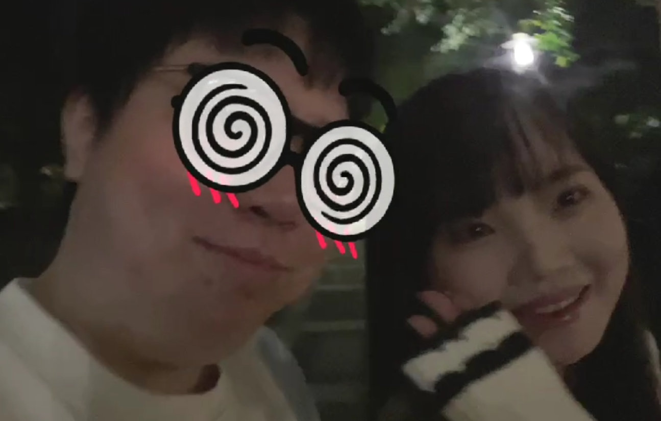 AJ又换女朋友了？怎么说这个好看嘛？#lpl超话助威团# #游戏233# ​​​