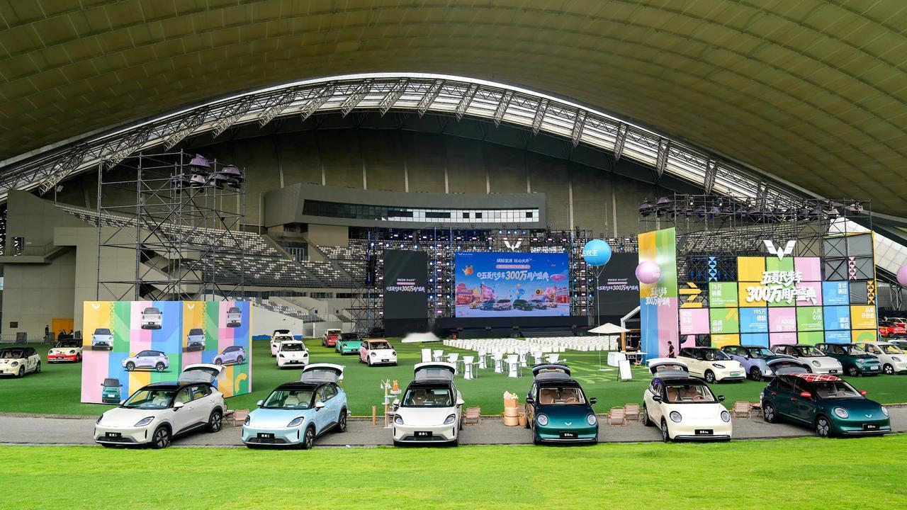 五菱代步车销量超300万，用户们用真金白银投出的第一。
能把代步工具变成生活搭