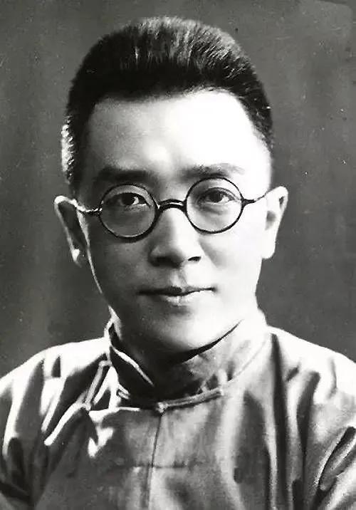 到底什么样的人讨厌胡适呢？我个人觉得是俄粉、哈粉、伊粉等等，这些人普遍文化程度不