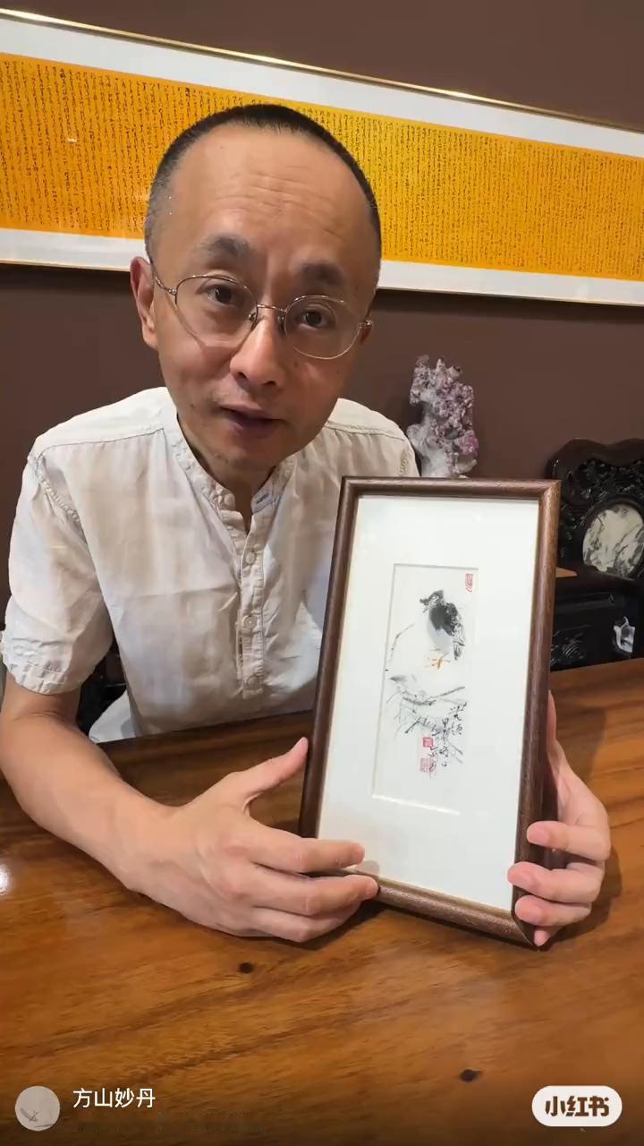 今天给大家分享一幅八哥，这是我去年画的。八哥我很喜欢，记得小时候有一次到我老师那