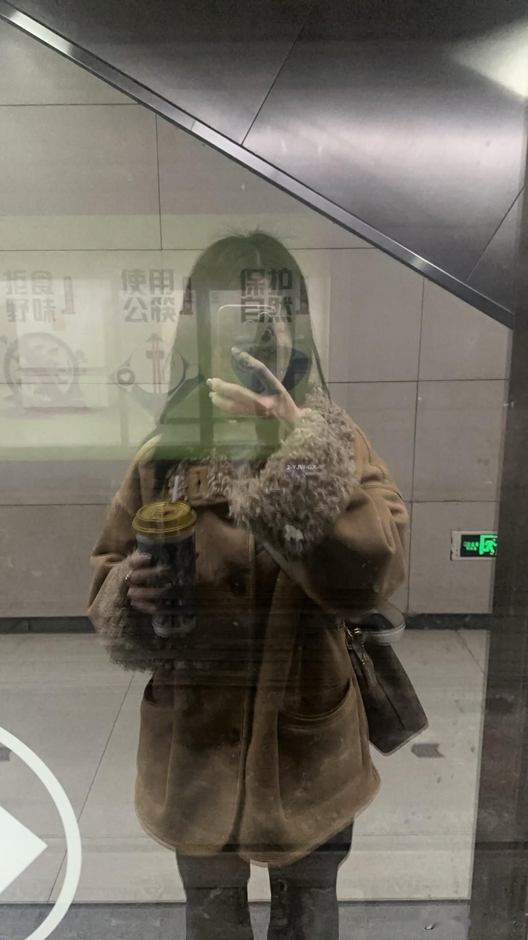 大妹妹已经放假了，带着张嘟嘟和妈妈回老家了！年前这几天我就在妹妹她们这里睡，离我