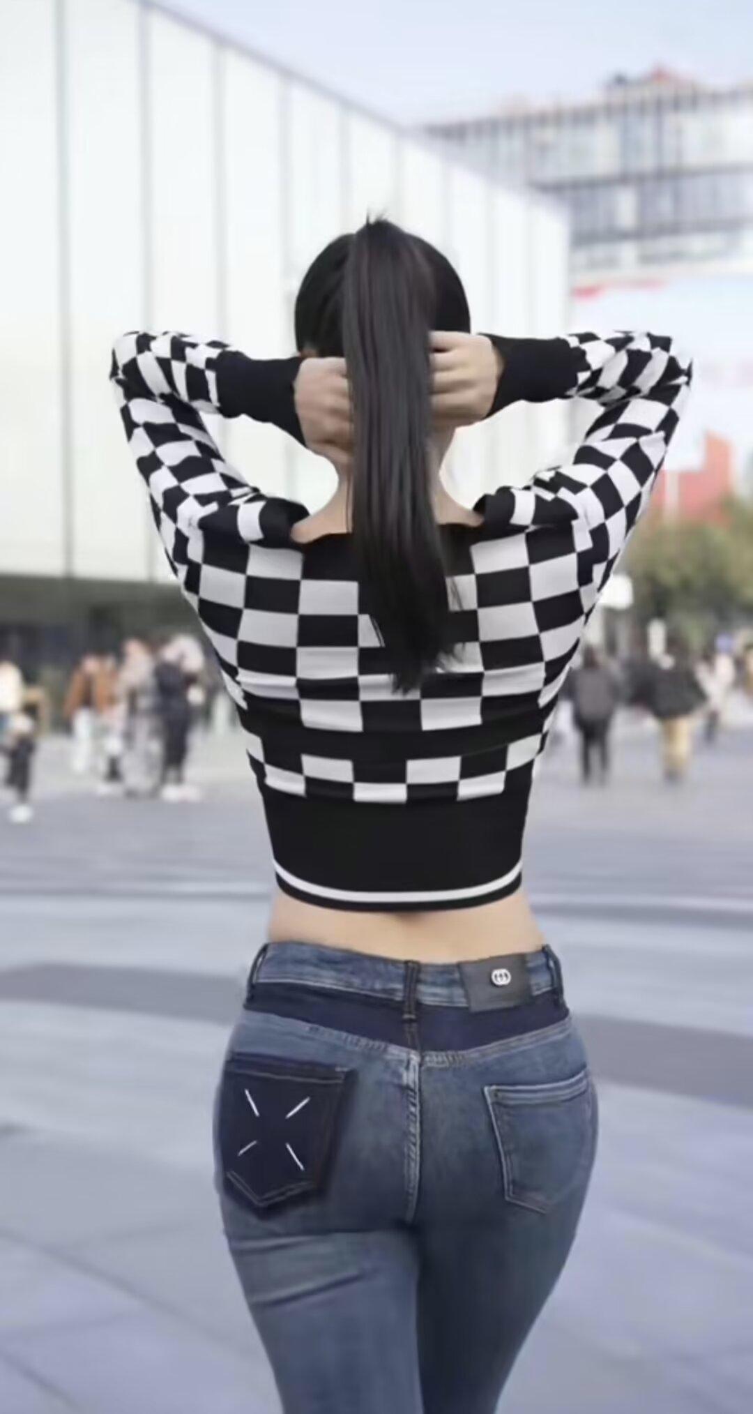 女人给男人买内裤，主要有这三个含义。她无非想要达到这几个的目的：其一是向你表明心