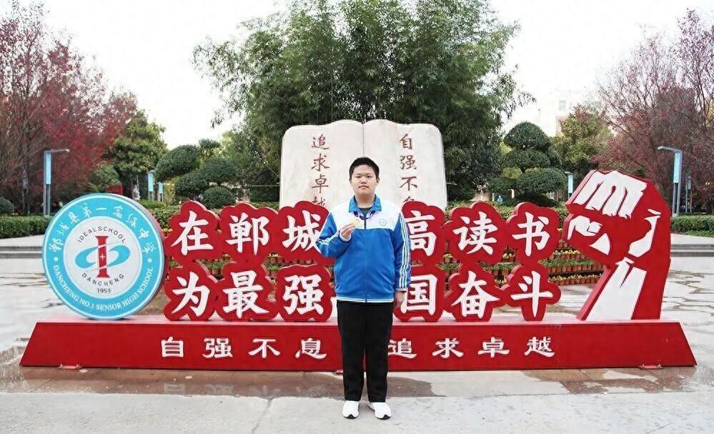 长得就像标准答案！河南高考成绩出炉，郸城一高的韩鹤鸣考出718分的高分，这个分数
