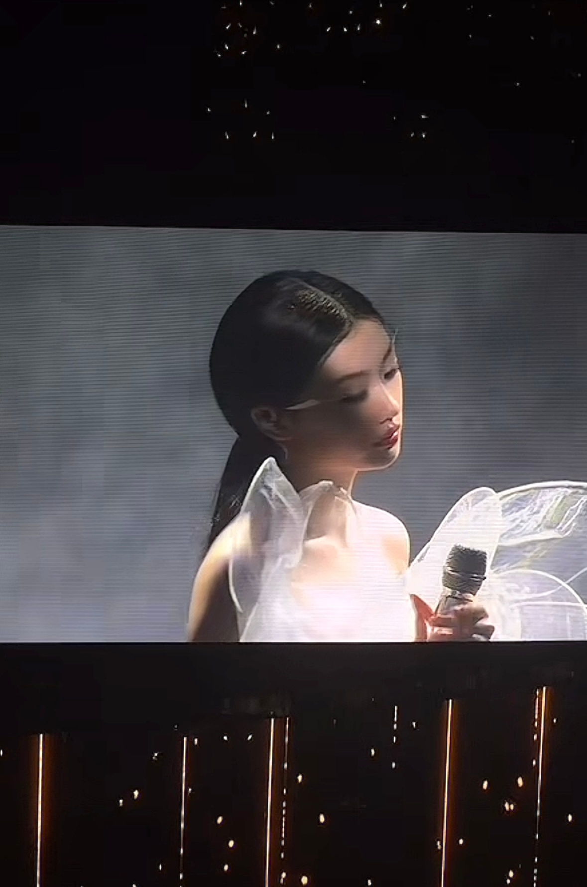 哎单依纯大屏随便截图一张都好美啊🥺p3更是一颗圆鸡蛋 