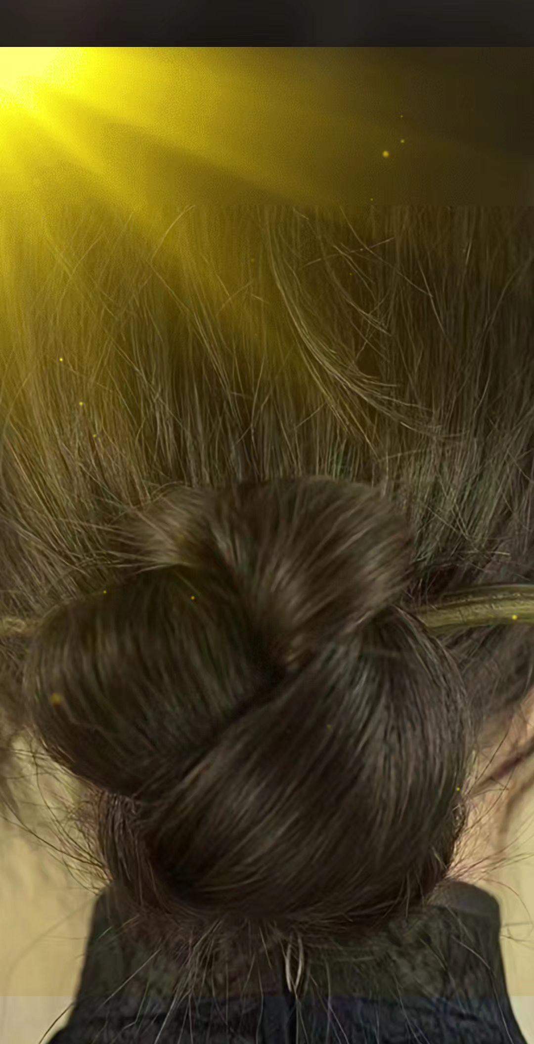 还要我怎么爱啊，哪次不是我哭完擦干眼”泪还是在爱你，哪次不是我一次次心软放，下尊