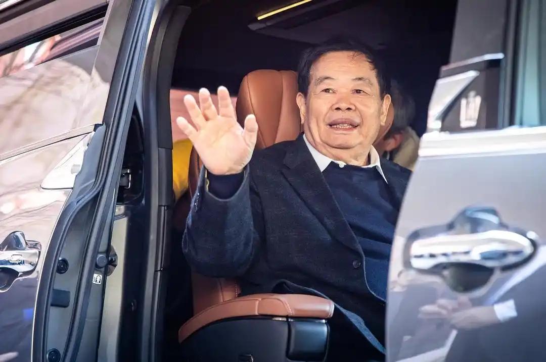 福耀玻璃港交所公告，2026年第一季度利润总额人民币20.28亿元， 比上年同期