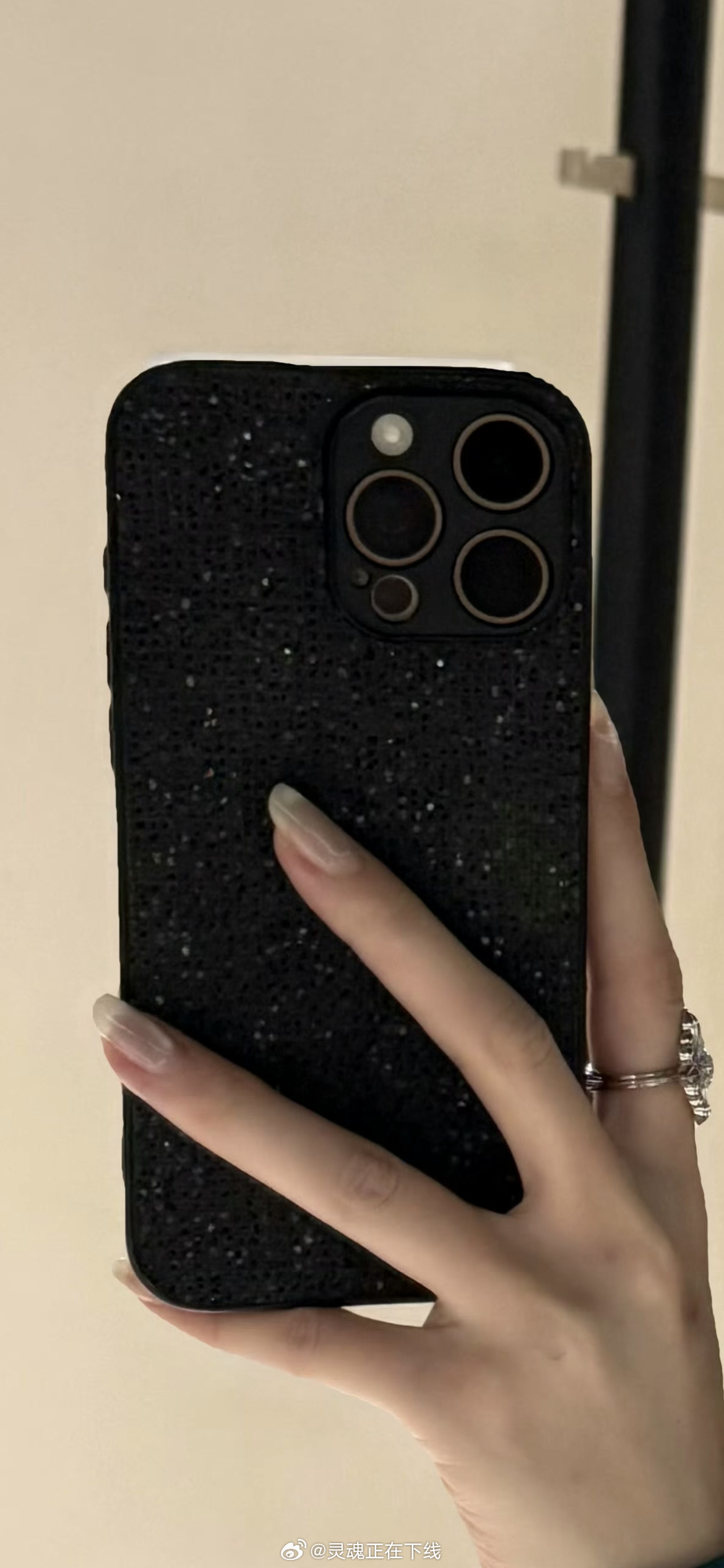 一直觉得黑色iPhone挺好看的，这几年黑色没什么存在感！ ​​​