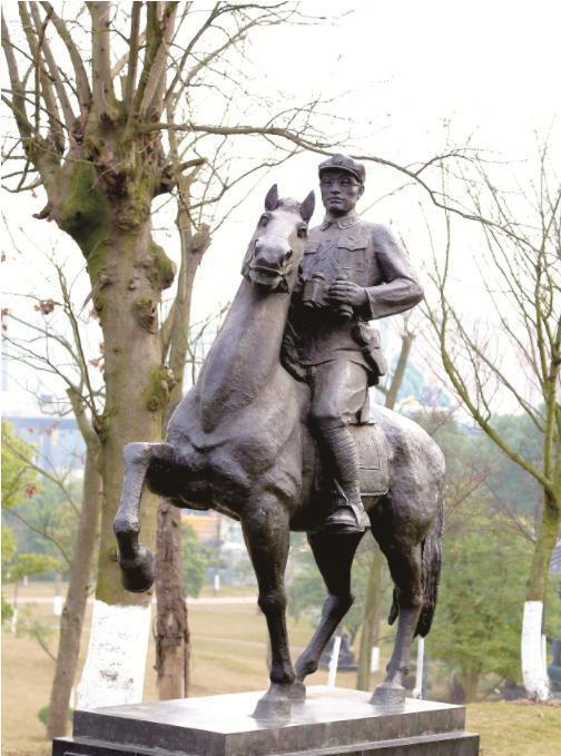 1985年萧克到南京参加会议时特地拜访刘安恭的女儿，说道：你父亲是党的革命烈士！