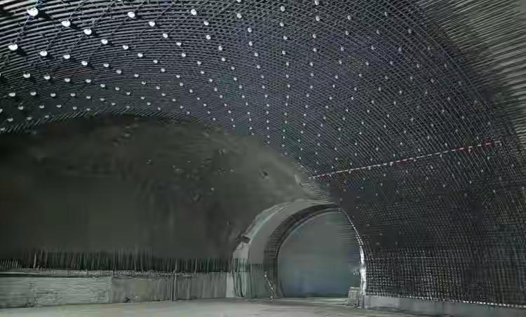 青岛地下二十米惊天骗局？全网疯传的隧道星空竟是钢筋水泥，真相曝光让千万网友泪目破