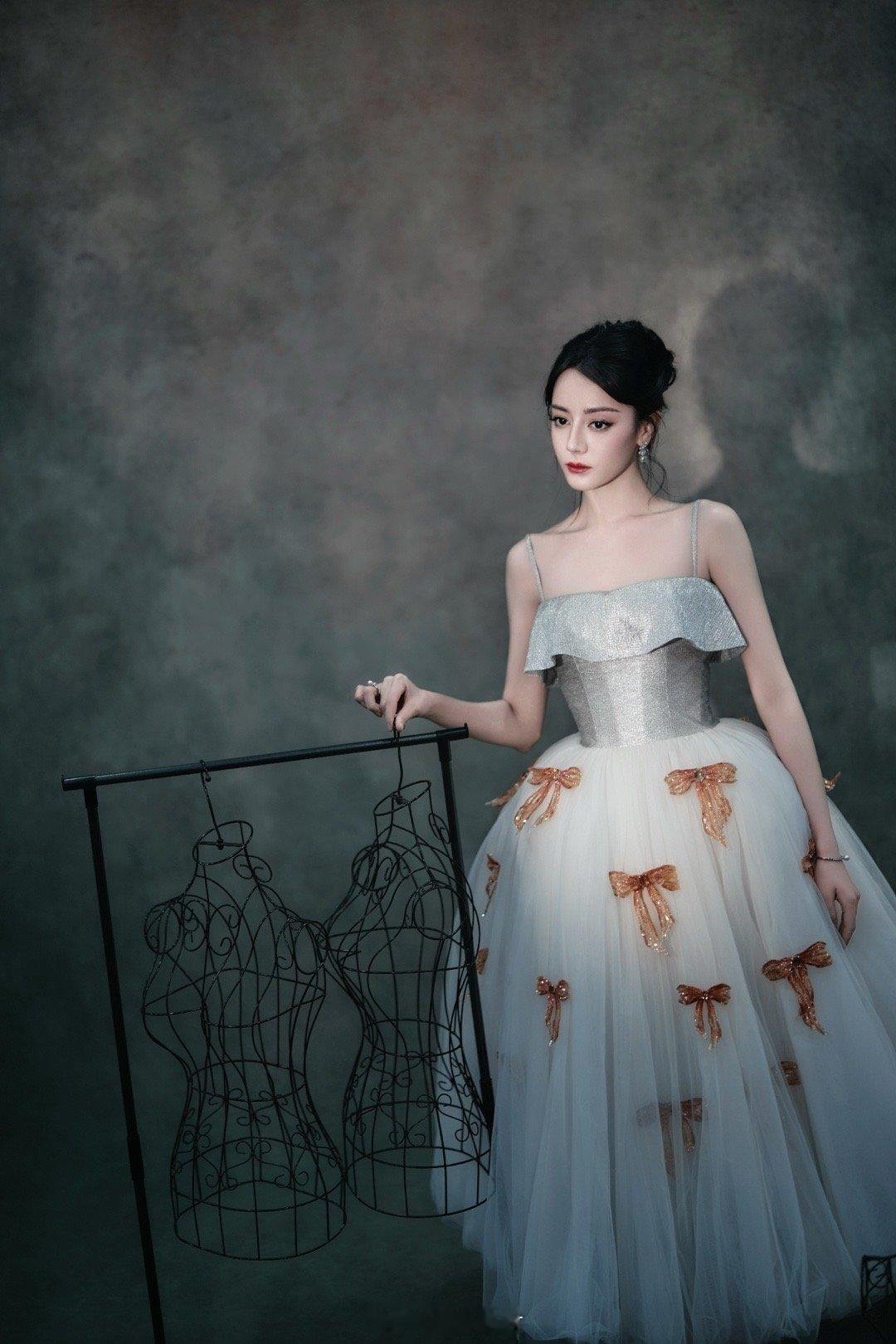 迪丽热巴秀玉足啦[舔屏][舔屏][色][色][色][色][色][色][色][色]