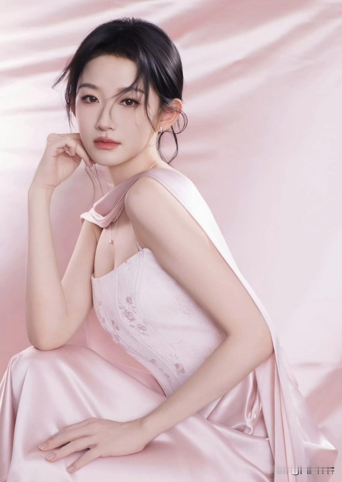 别吹AI万能，它缺个“活人引子” 

当所有人都在夸AI能上天时，我想聊聊那个被