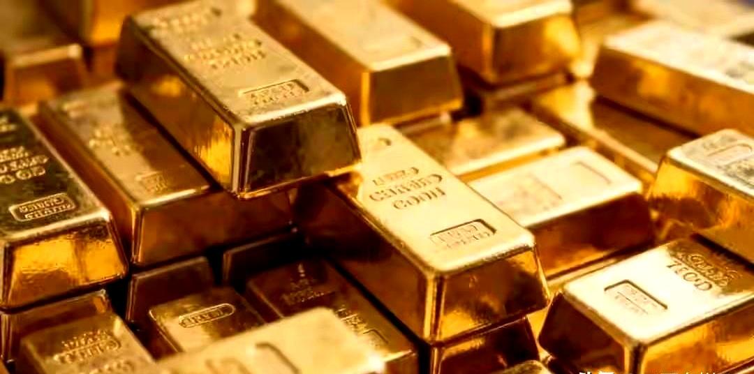 刚刚扫了一眼盘面，直接把人看笑了。
2026年2月3日，大晚上快9点了，国际金价