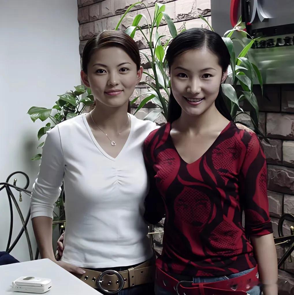李湘没结婚的时候，身材苗条，长得美丽动人。
结婚后，生活太好了，一个月生活费，6