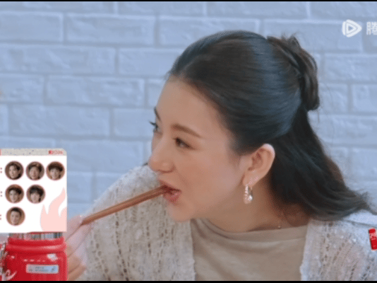 刘冲抢了方媛的单人间 我看这段的表情和大家听到刘冲说把双人间改成自己单人间的表情
