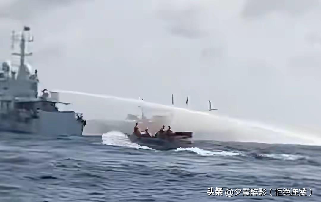 20多艘菲船在南海挨打，特朗普视而不见，马科斯叫破喉咙也没用！南海局势最新动态