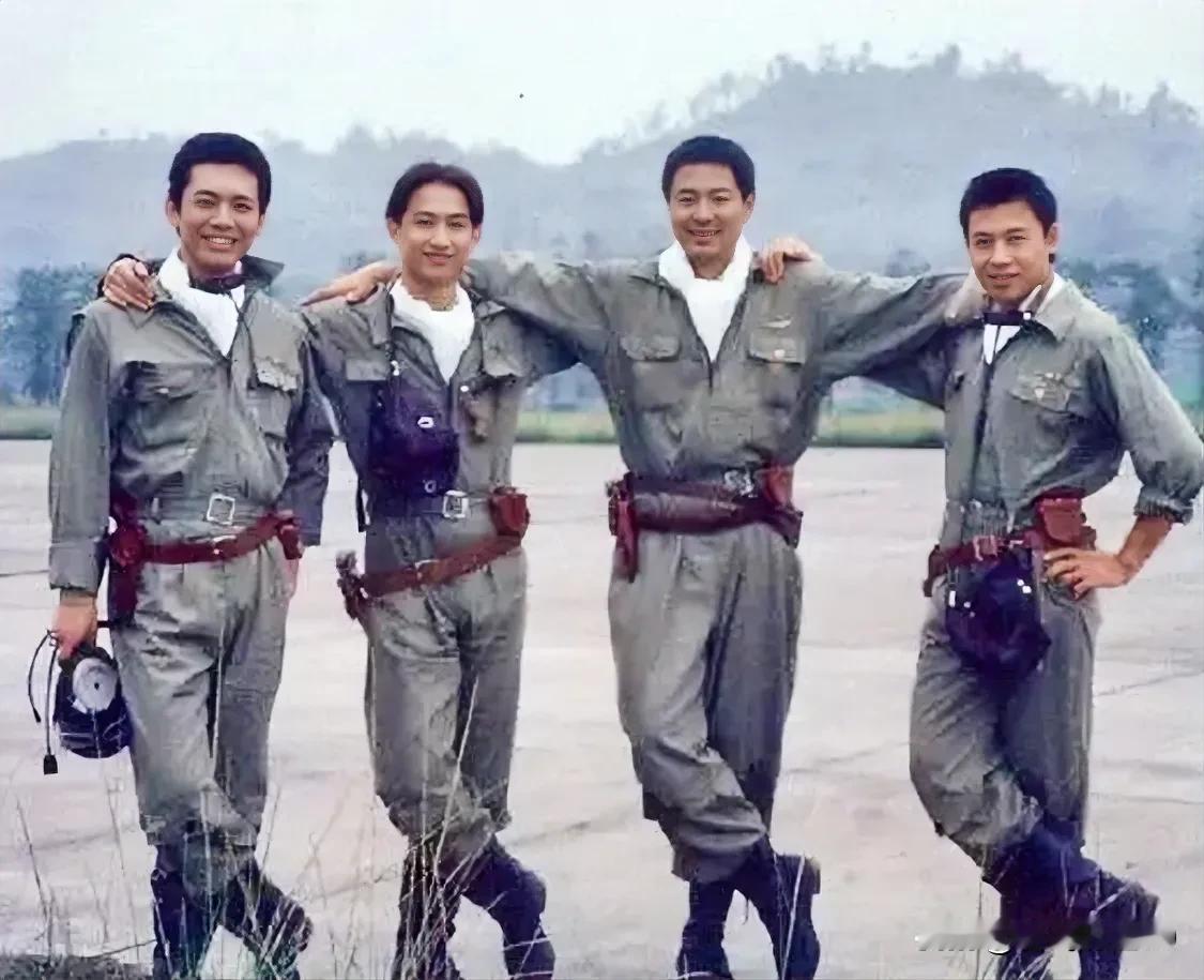 90年代，当时的四大美男子，颜值和演技并存，和现在的顶流不相上下。何政军，黄磊，