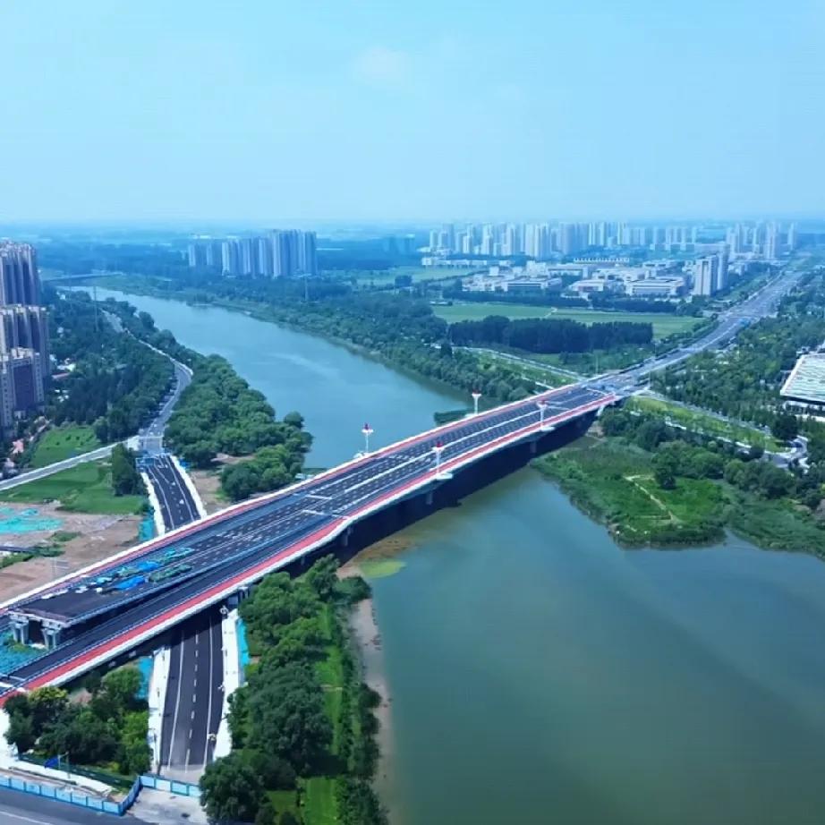 聊城深挖运河文化价值，围绕“两河明珠”城市品牌，将运河文化与旅游深度融合。

例