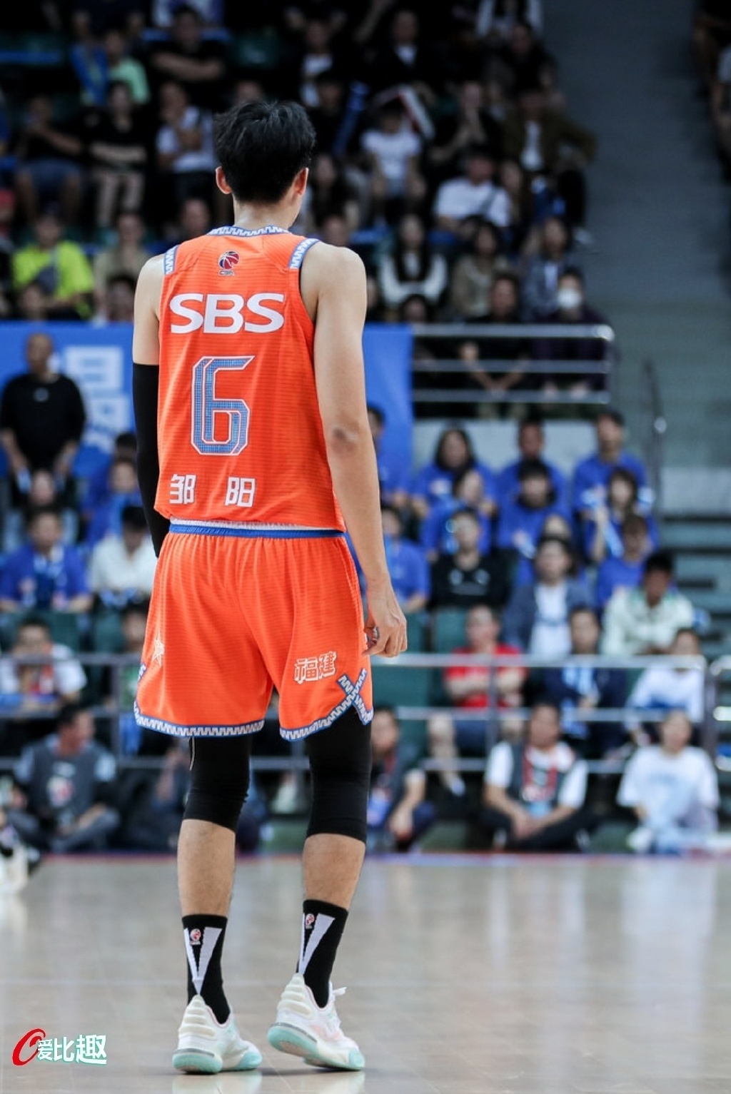 #CBA##邹阳15分##邹阳首秀# 五号顺位新秀邹阳CBA生涯首战出场27分钟