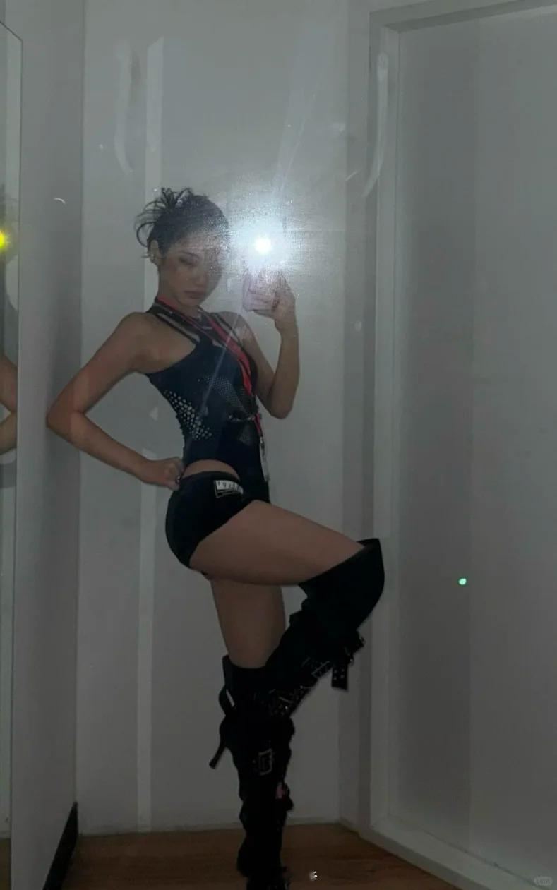 宁艺卓ins更新！完全是建模身材啊！ 