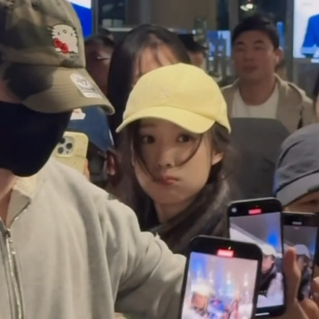 卢昱晓丨好萌啊 这个快被挤扁了的小奶黄包[捂嘴哭] ​​​