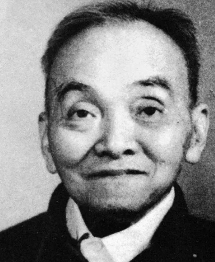 1949年，范纪曼被捕，不久被判死刑！行刑前一天晚上，他借口肚子疼，要上厕所，看