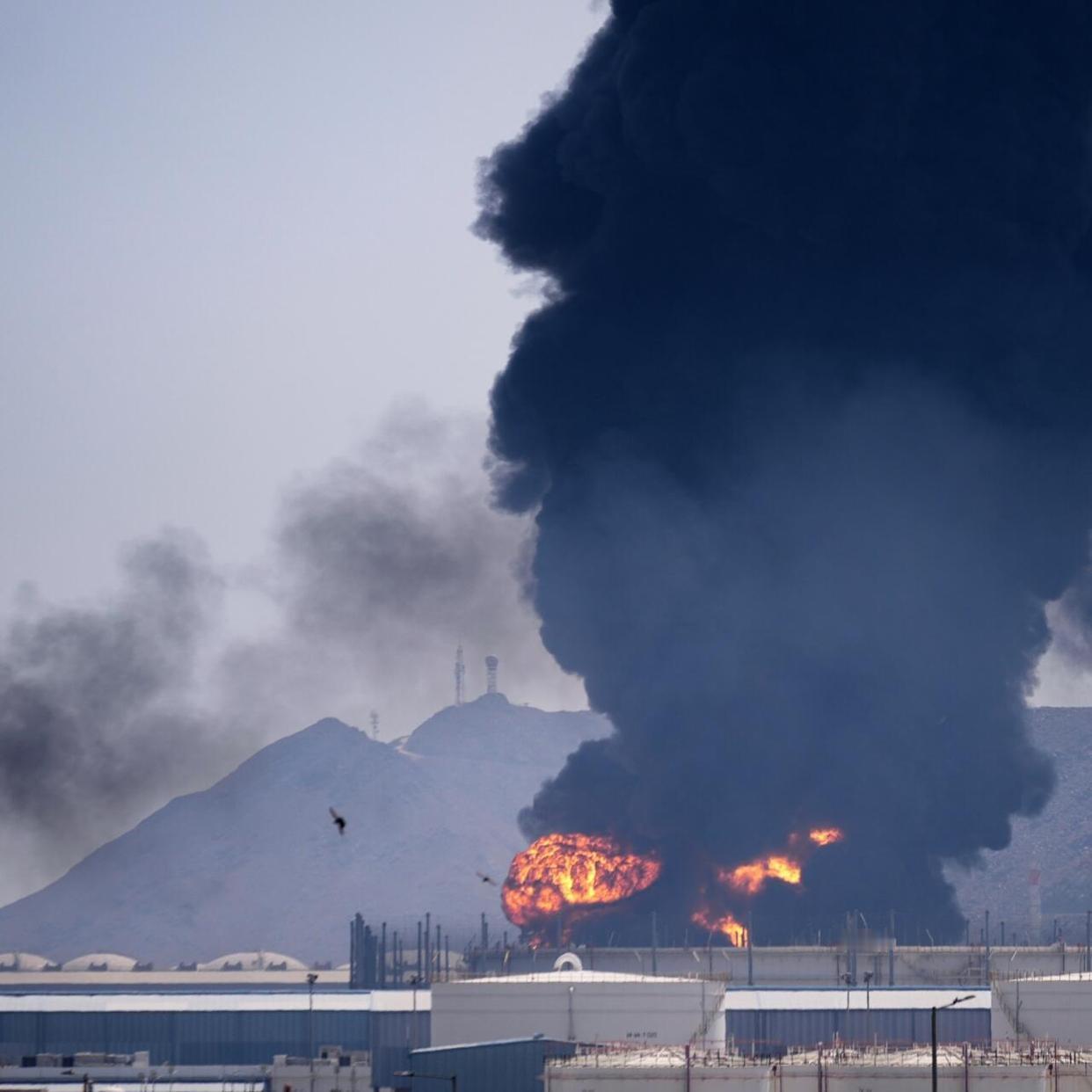 以色列无视美伊两周停火，继续轰炸伊朗的基础设施！
 
4月8日当天，美国和伊朗已