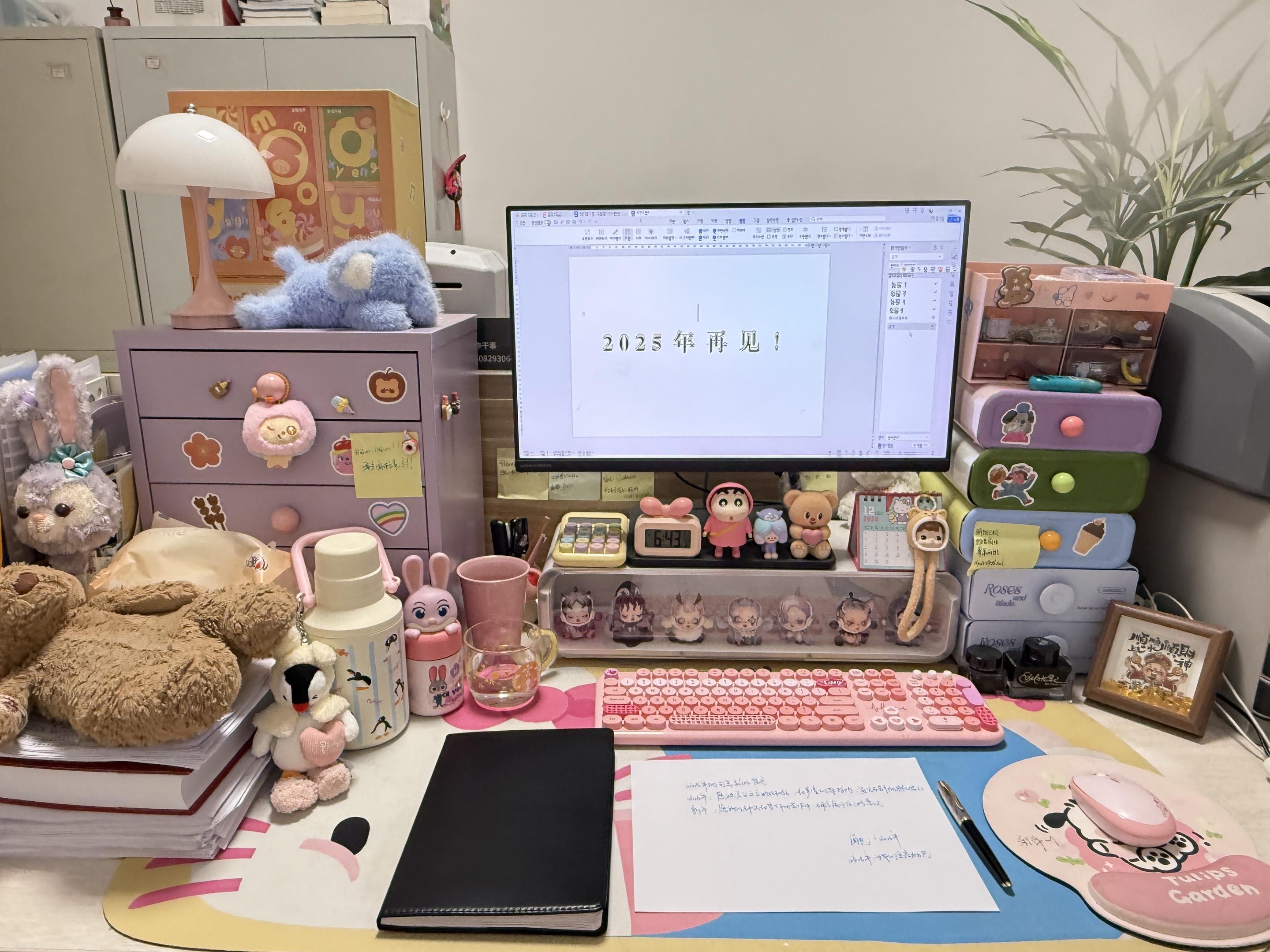 2025年的最后一个句号，在暮色中从容落笔。合上屏幕，像为一本厚重的书...