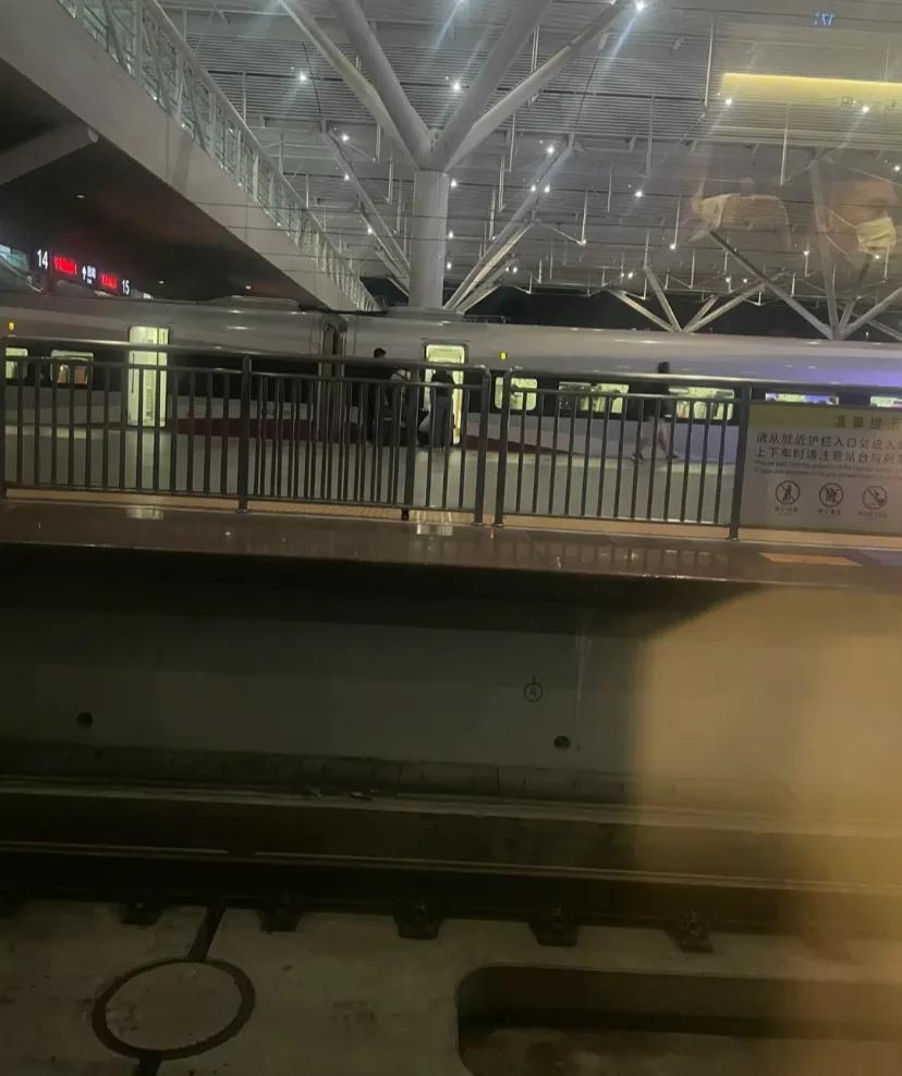 深圳北站最近的调度系统是出问题了么
暑期出行高峰，结果发现深圳北高铁的检票口改来