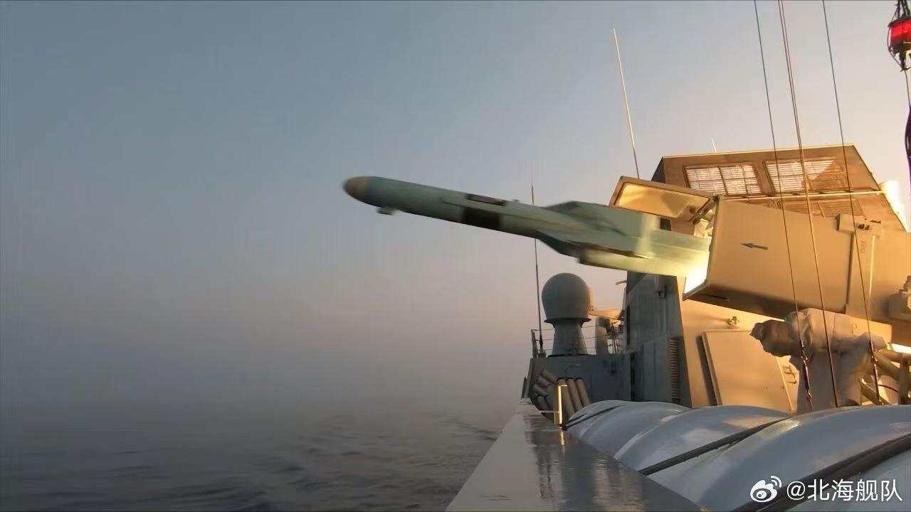 鹰击八三系列反舰导弹，是海军目前装备存量最大的反舰武器，从051C、054、05