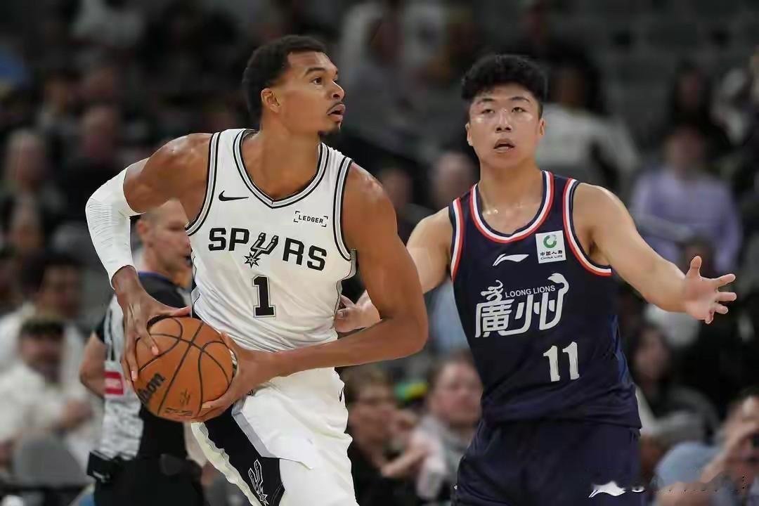 文班亚马遇到CBA强度直接打懵了！首节5失误3犯规

广州队NBA季前赛首战对阵