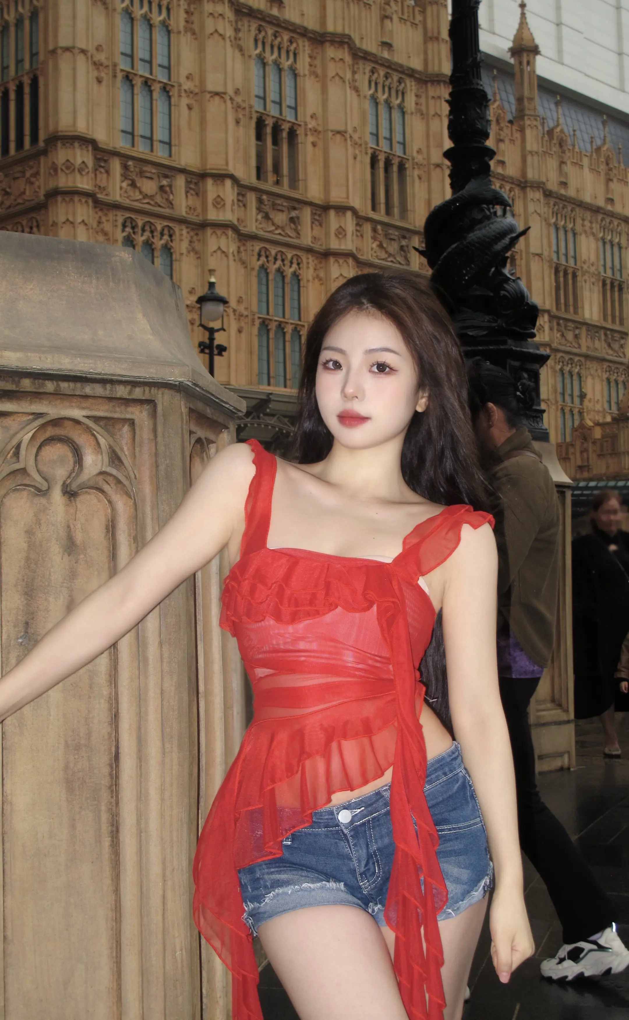 沉默的 胆小的 普通的