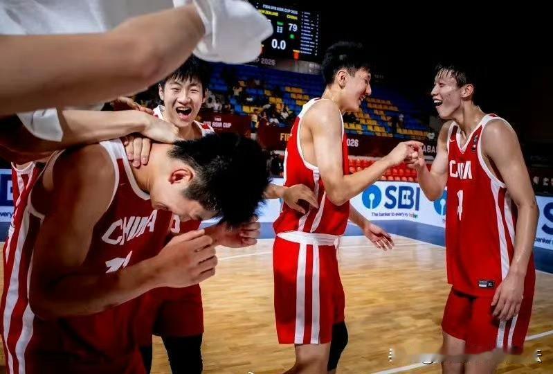 一雪前耻！中国U18男篮时隔12年重返亚洲之巅！

今晚，在印度艾哈迈达巴德，中