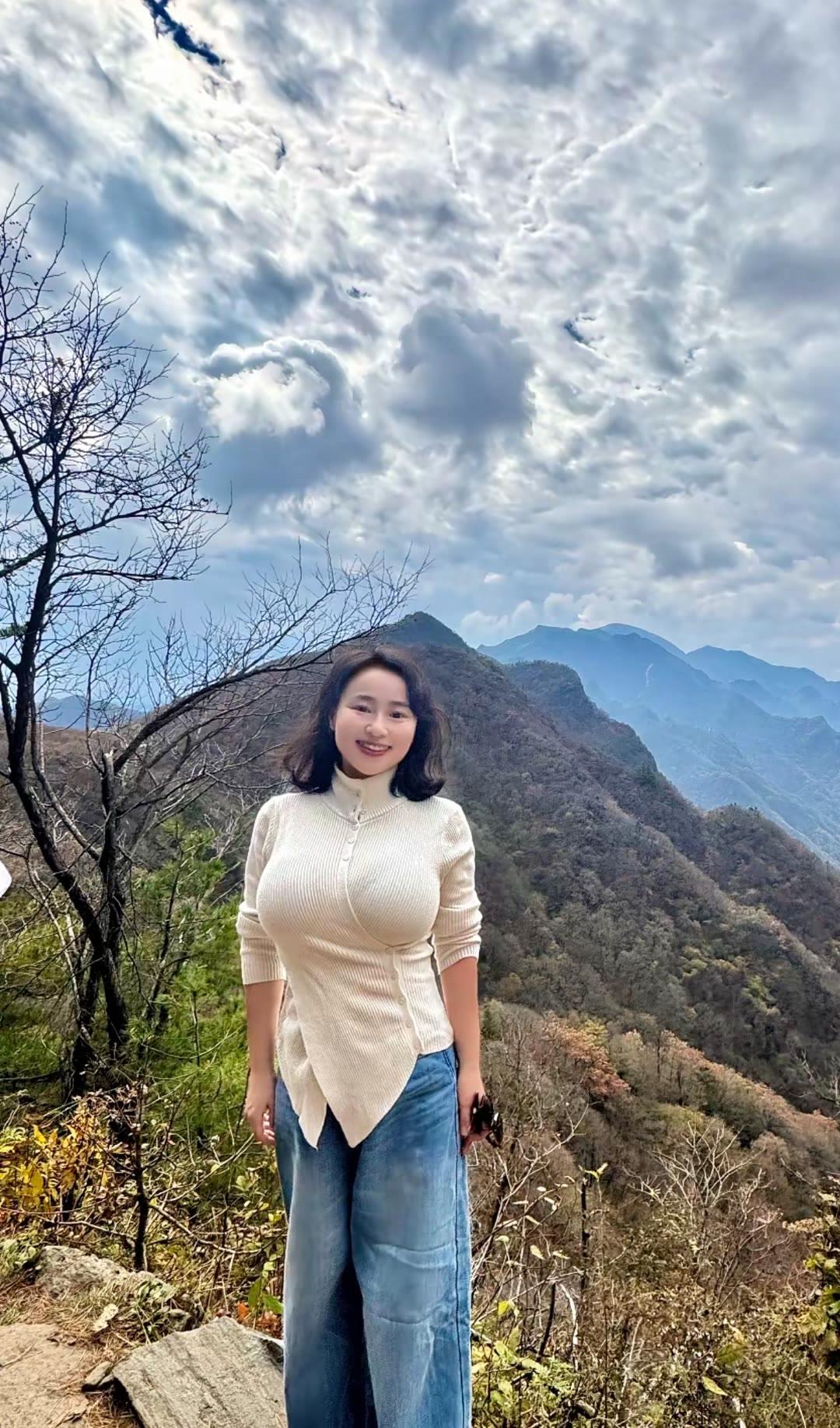只能在梦里见她替她吹干过头发 户外徒步 山间氛围感穿搭