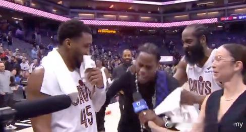 而到目前为止，哈登对自己和米切尔的配合非常满意。谈到米切尔时，哈登这样评价：他是