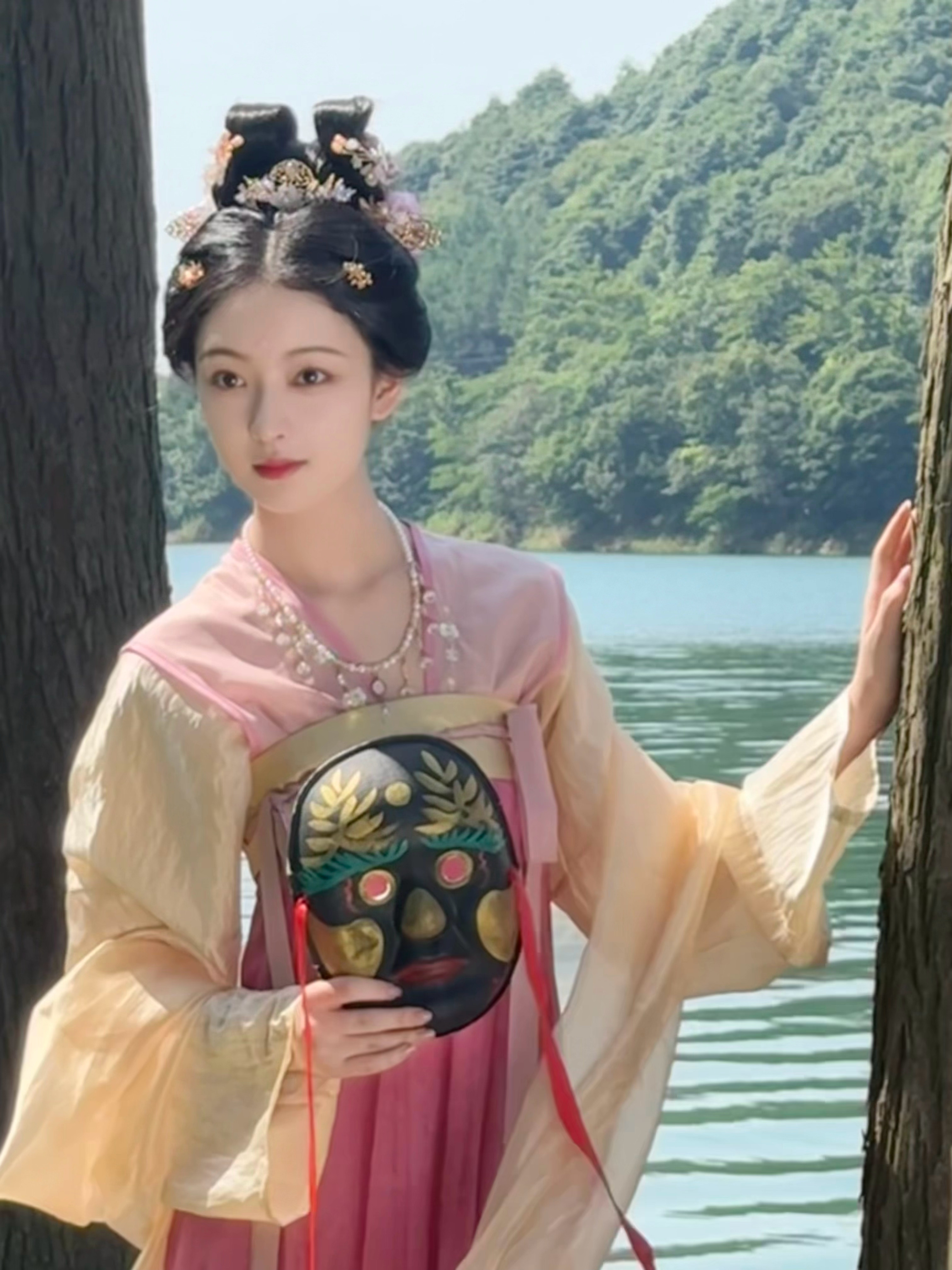 莫离的女二 盘点剧中出彩角色，莫离女二绝对榜上有名。蠢坏的行为笑点满满，可她终生