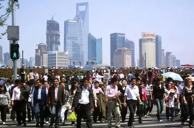 不出意外的话，未来十年，一场规模空前的人口大迁徙正在中国上演，将近一半的中国人会