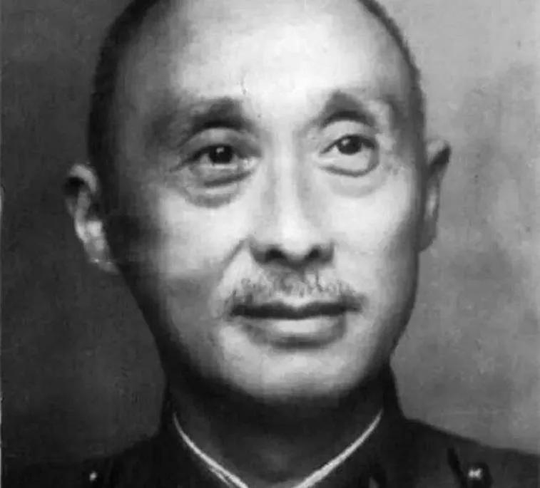 1939年，四川军阀的地盘争夺进入白热化。八个师长联名上书，要把一个人挤出四川。