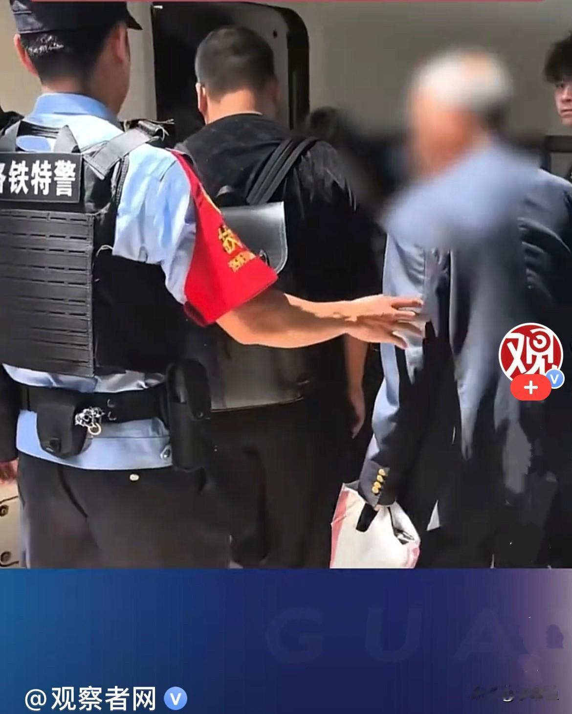 世间最痛，莫过于白发人送黑发人……    
      近日，河南洛阳这对老两口