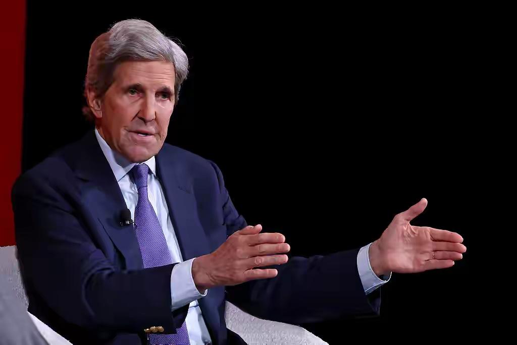 美国前国务卿约翰·克里就伊朗局势表态说，解决冲突的唯一途径是谈判。

克里表示：