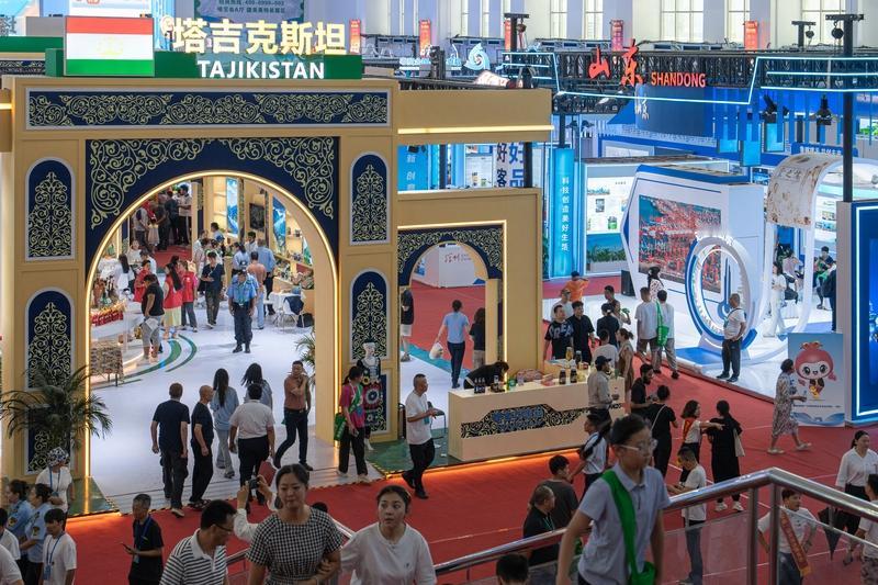 - 中国是法国在亚洲的第一大贸易伙伴，2025年前10个月双边贸易额达687.5