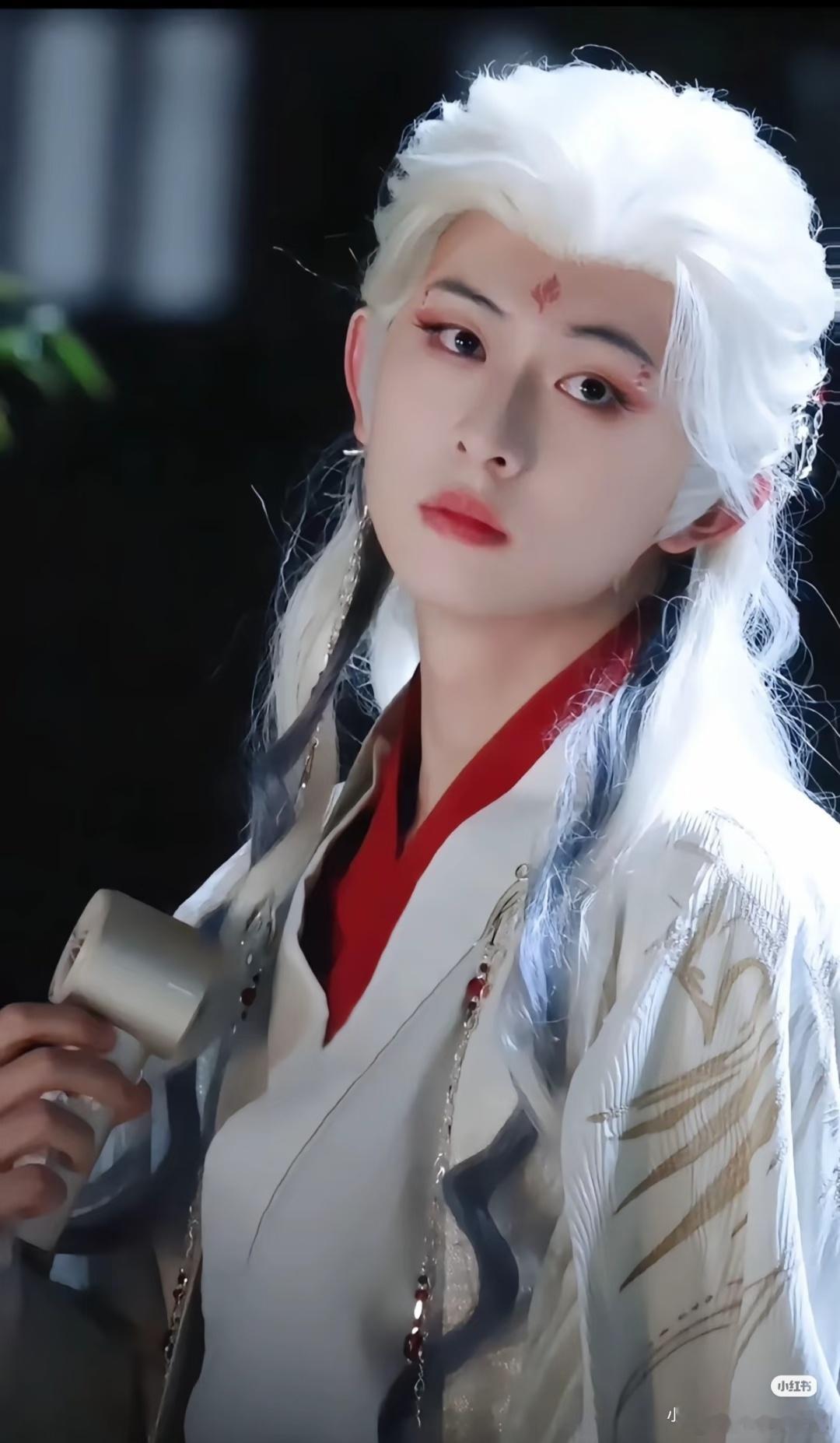 短剧里收罗的白发帅哥真好看