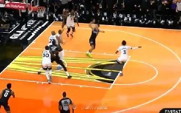 11月22日讯 NBA杯小组赛，太阳114-113战胜森林狼。第四节比赛，吉莱斯
