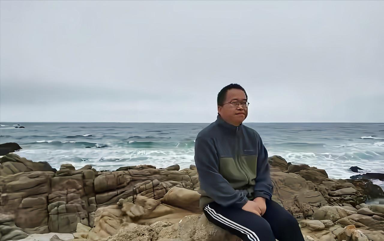 戴了9年电子脚镣，他无罪归国：美国锁住的芯片科学家，终于回家
2015年5月16