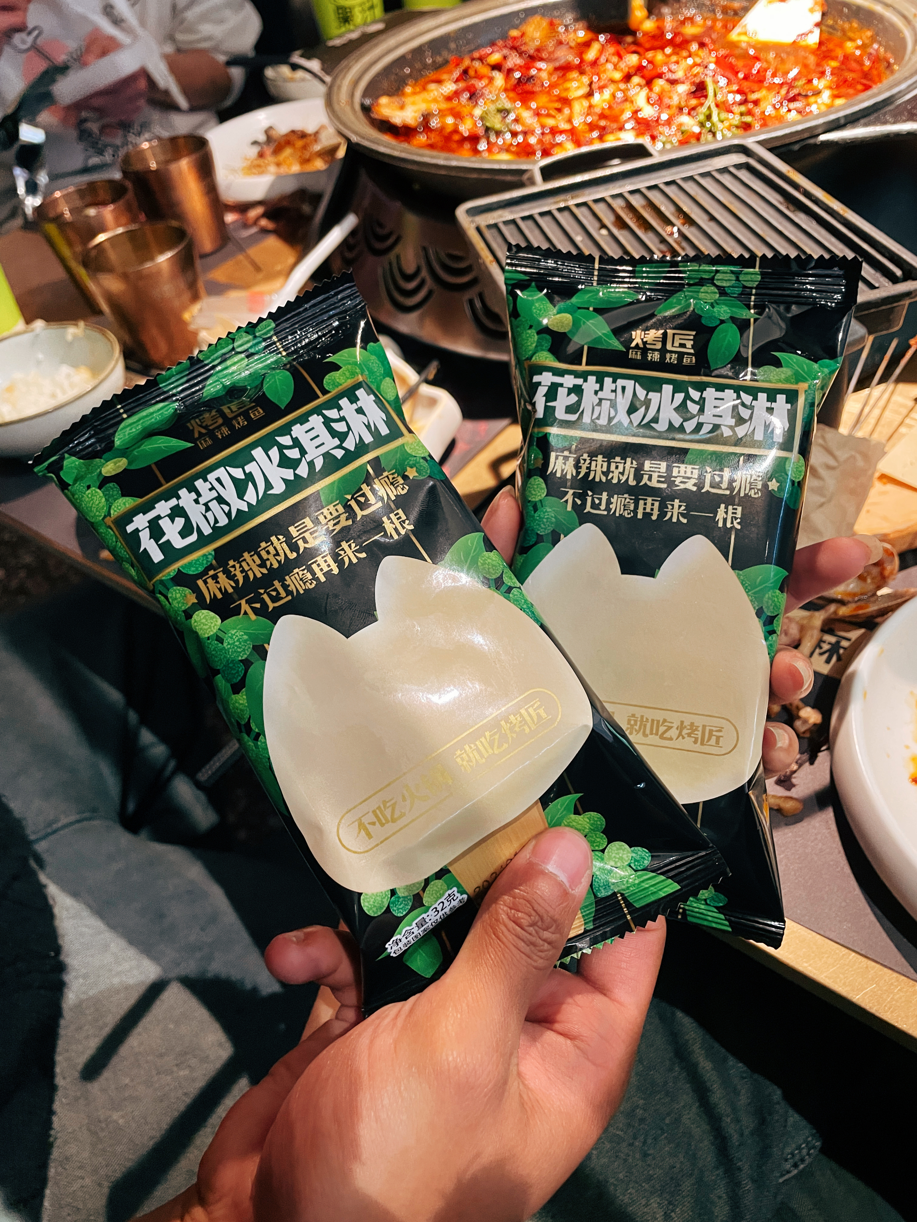 笑死，成都本地人朋友根本不给吃火锅的机会，直接一句“不吃火锅就吃烤匠”把我押过去