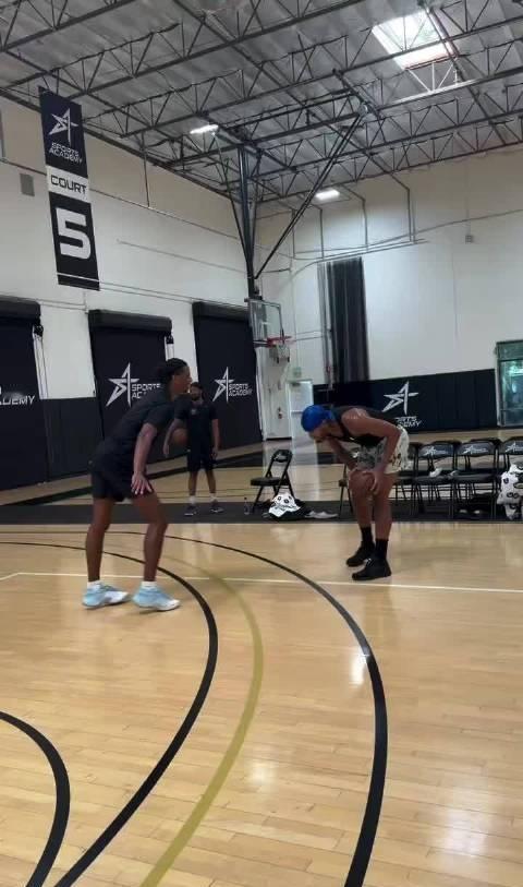 二选一和他约会你选谁？
nba七夕 ​​​