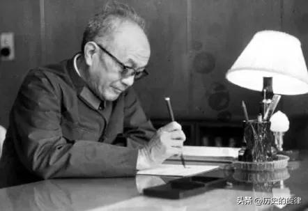 1980年黄克诚仗义直言：任何人都不要和毛主席比高低，那是开历史的玩笑
 
19
