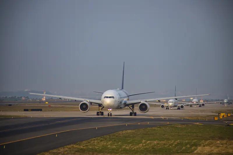 【大理机场航班预告】2026年2月15日，大理凤仪机场预计进港航班52架次，出港