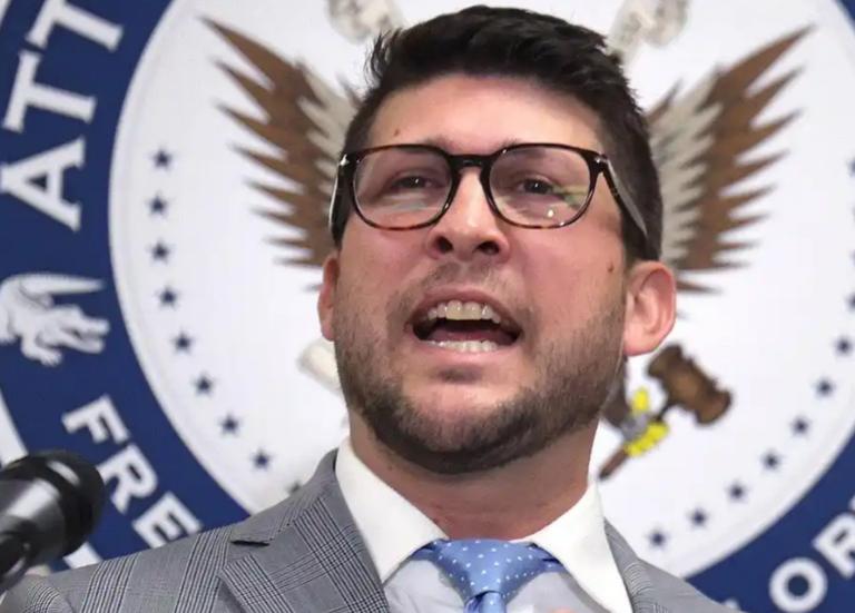 佛罗里达州总检察长突然出手，一纸诉讼将美国国家橄榄球联盟告上法庭，直言推行20多