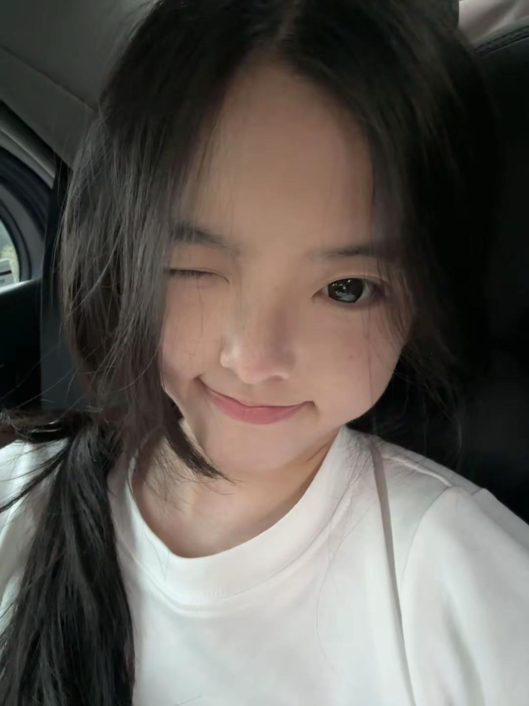 的确做不到像初见你时那般可爱