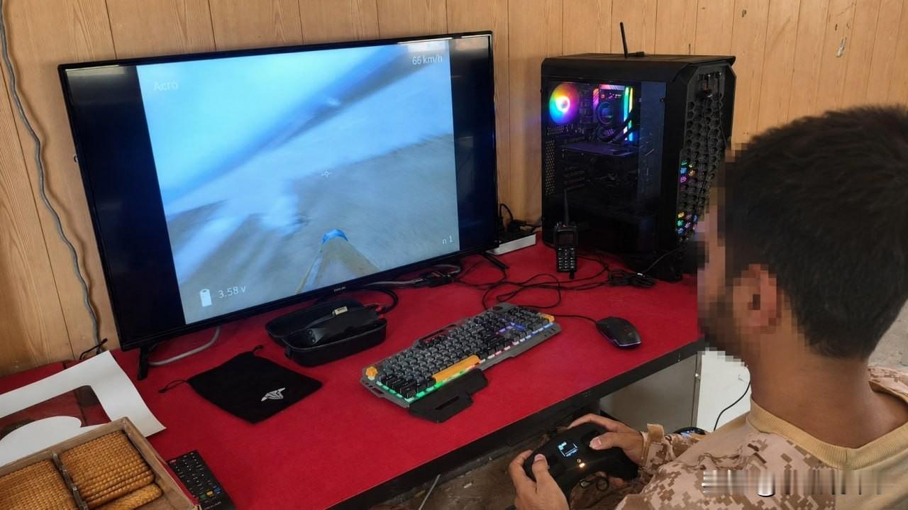 🇮🇷⚡伊朗伊斯兰革命卫队正进行FPV无人机的操作训练。
